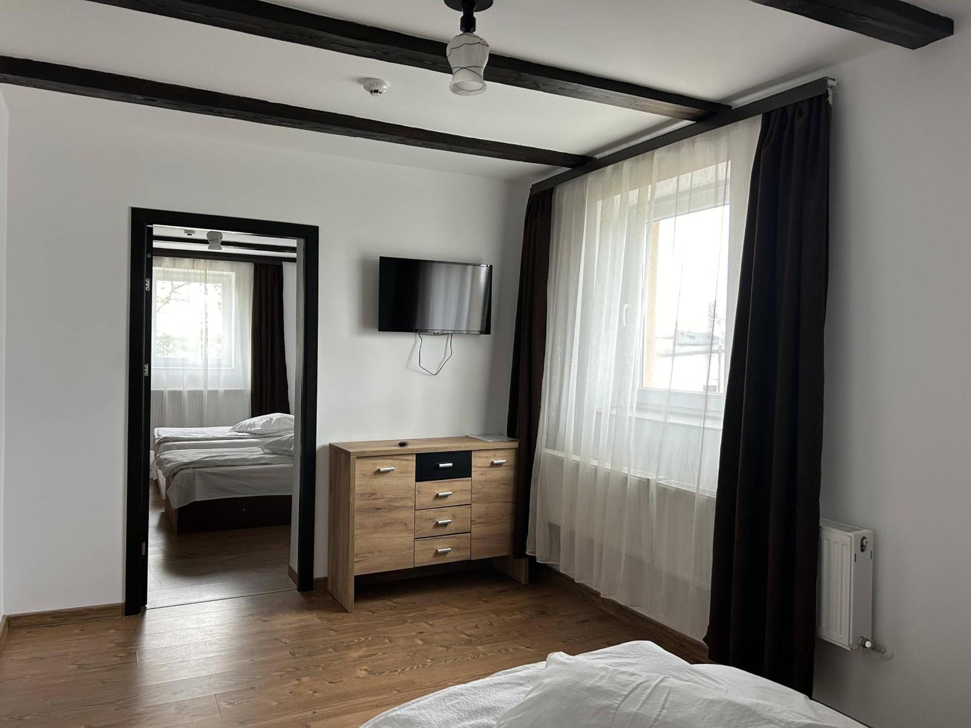 Hotel Intim Rădăuţi Buitenkant foto