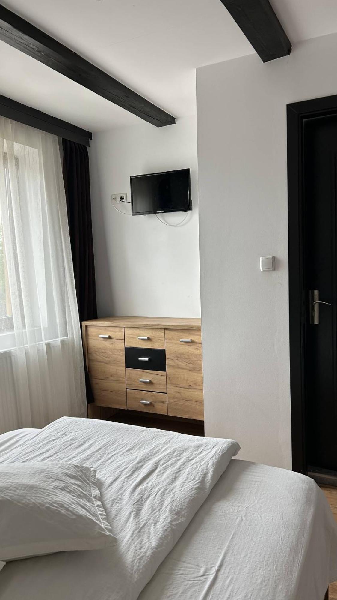 Hotel Intim Rădăuţi Buitenkant foto