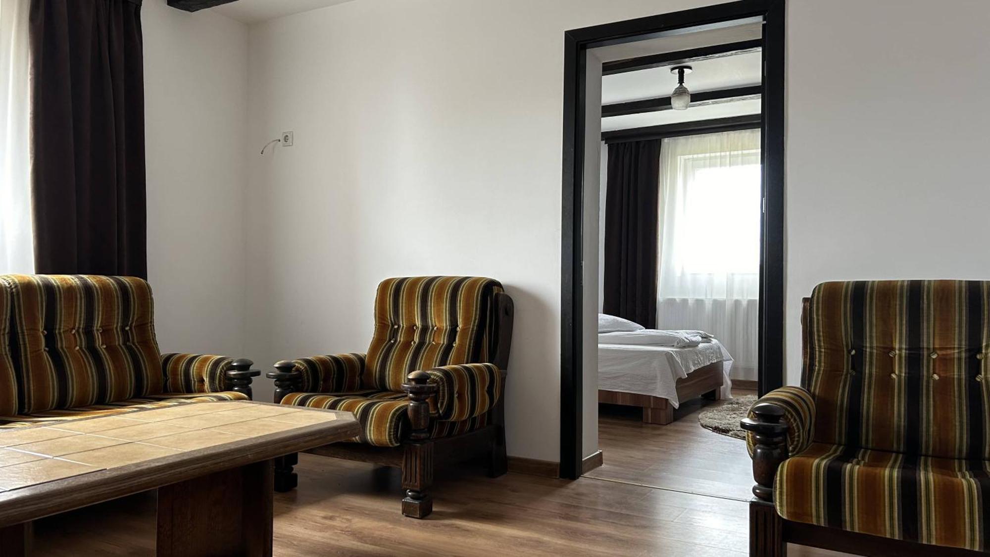 Hotel Intim Rădăuţi Buitenkant foto