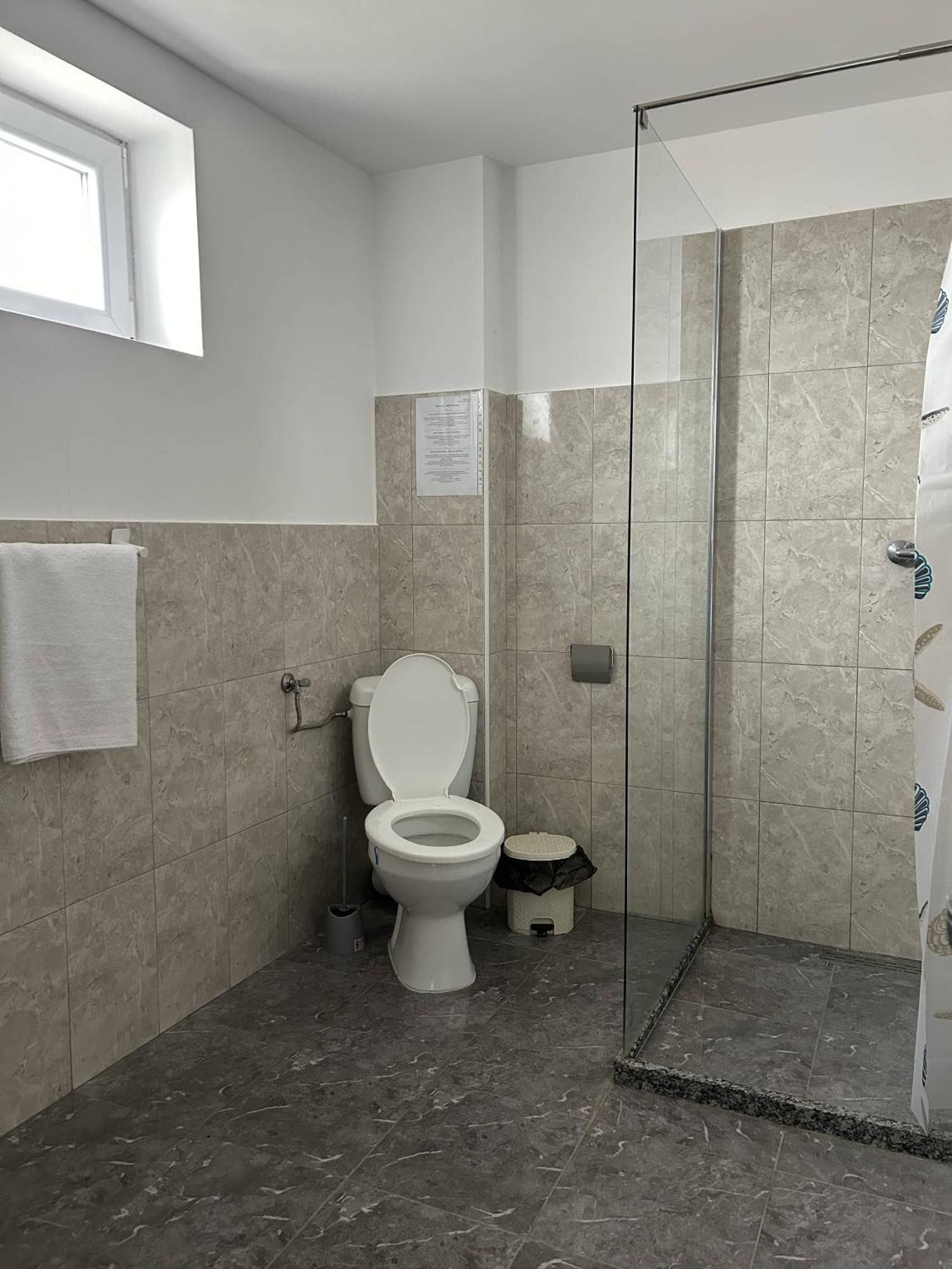 Hotel Intim Rădăuţi Buitenkant foto