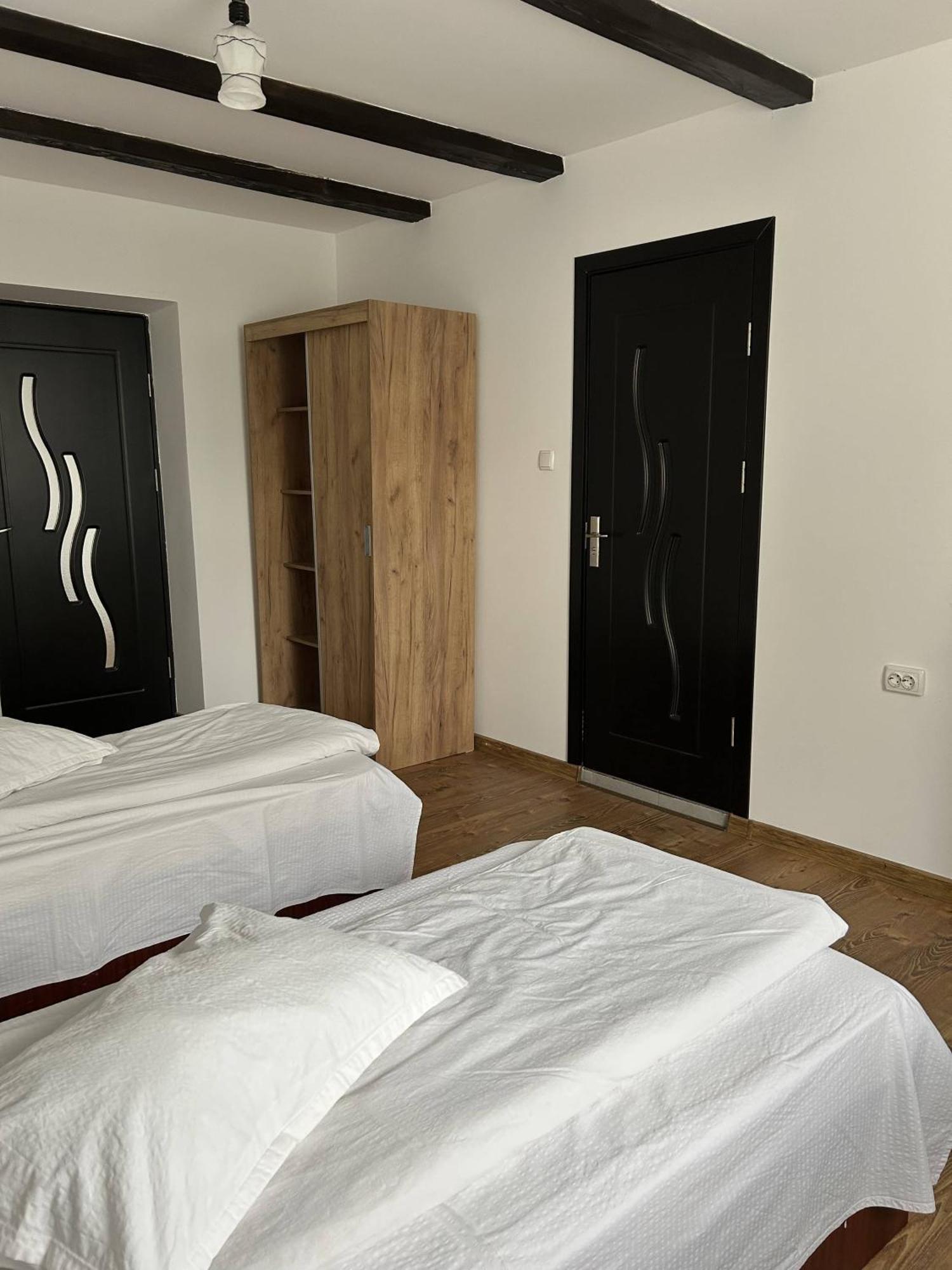 Hotel Intim Rădăuţi Buitenkant foto