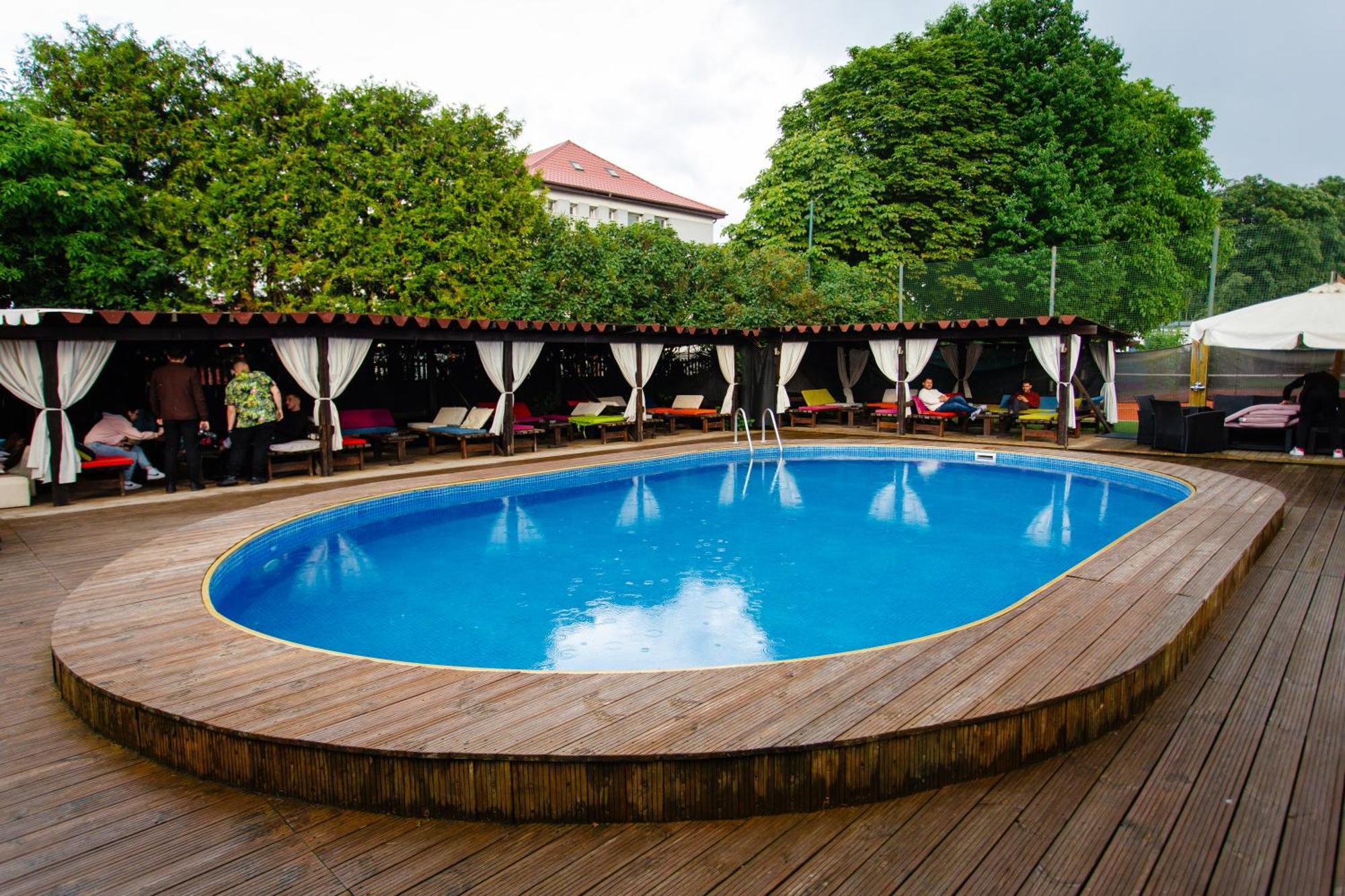 Hotel Intim Rădăuţi Buitenkant foto