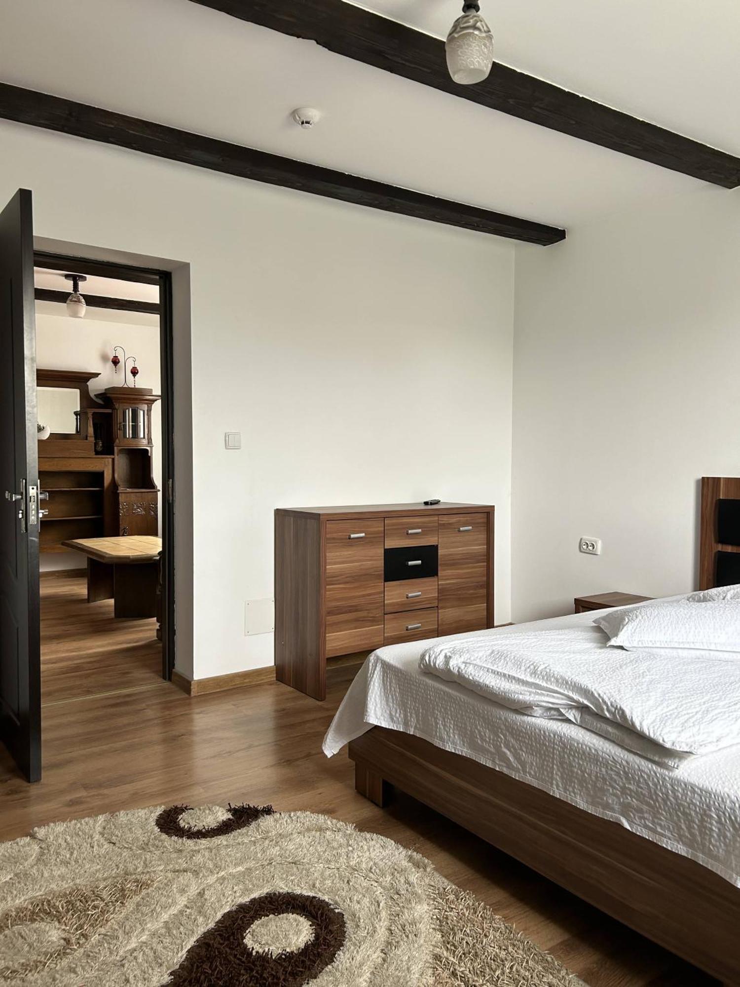 Hotel Intim Rădăuţi Buitenkant foto