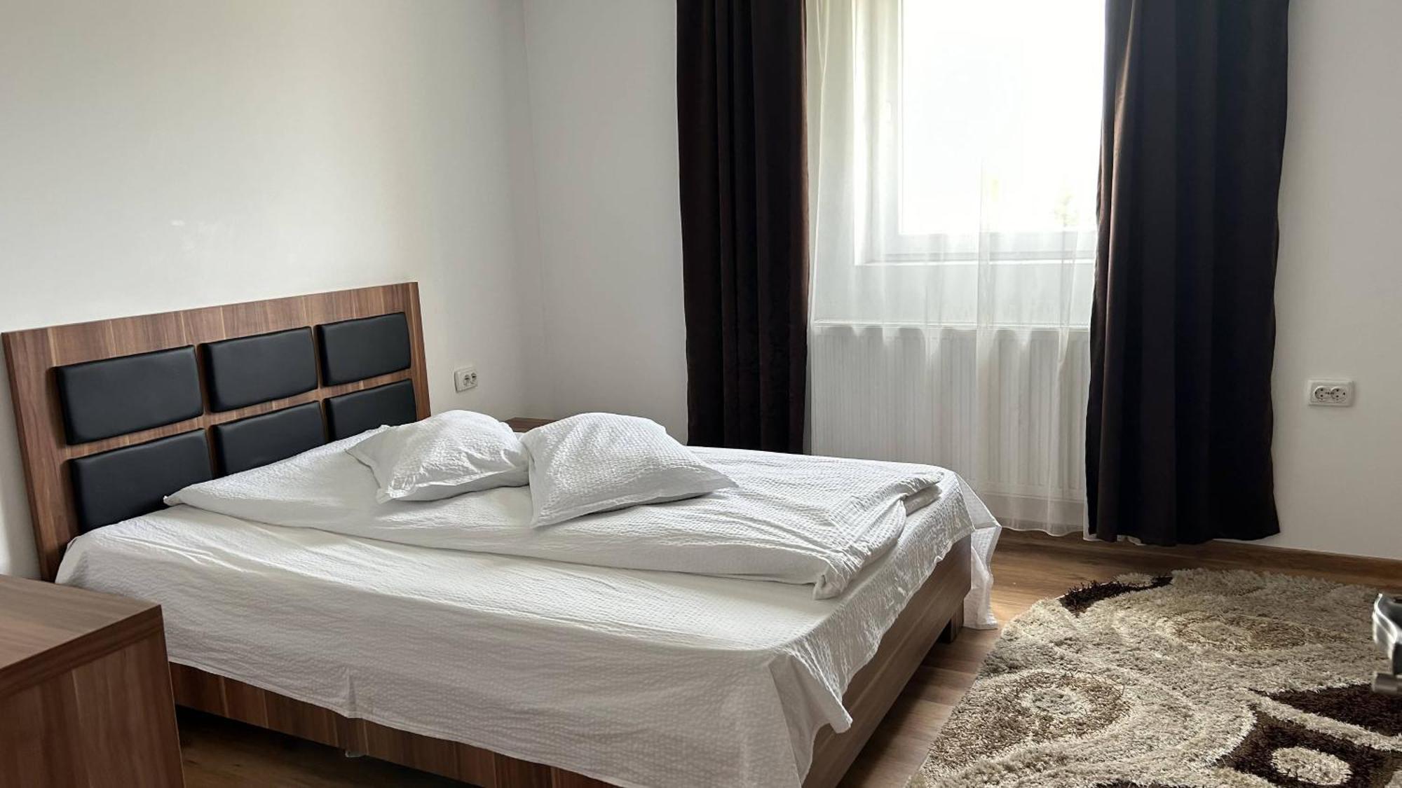 Hotel Intim Rădăuţi Buitenkant foto