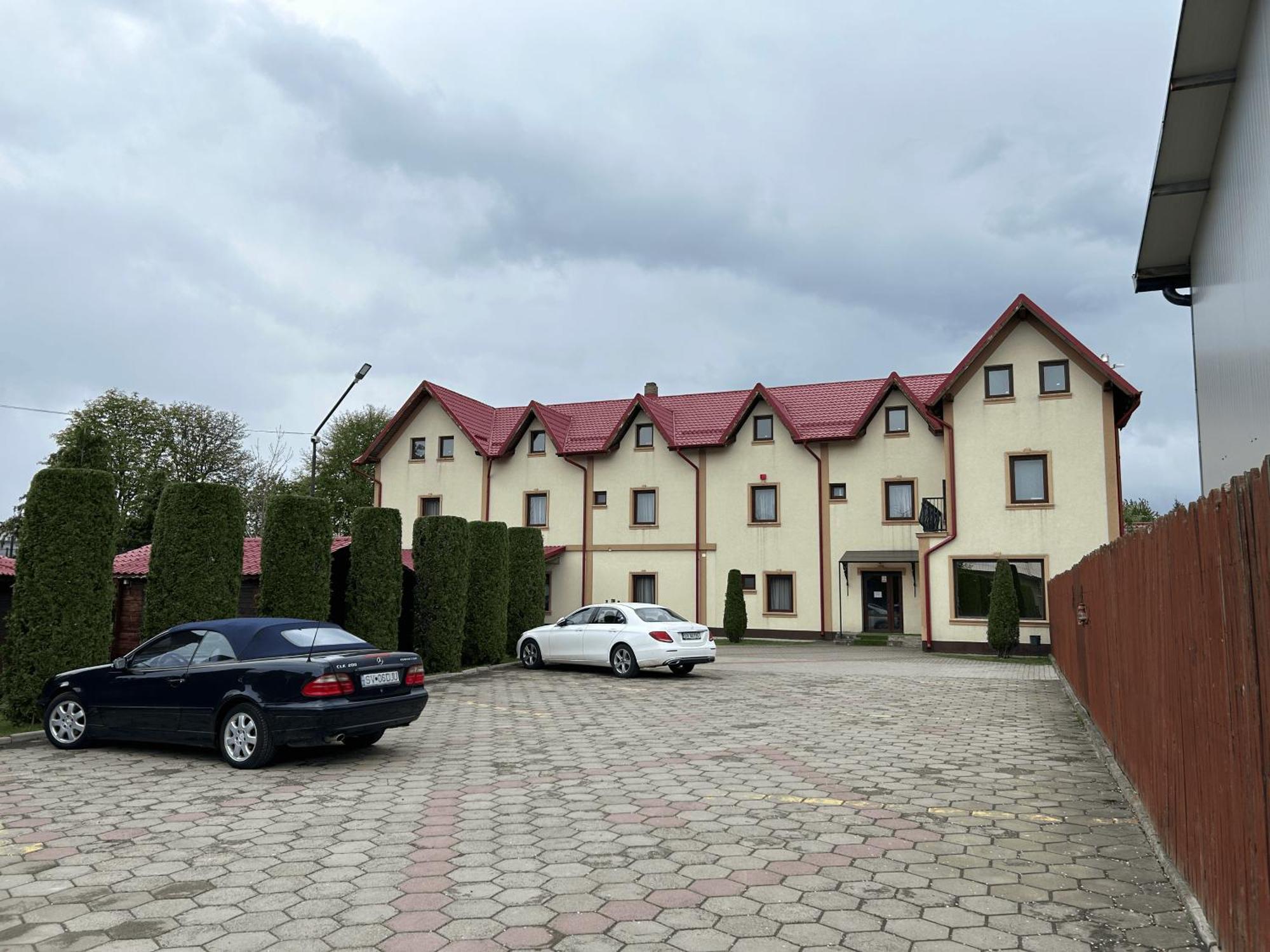 Hotel Intim Rădăuţi Buitenkant foto