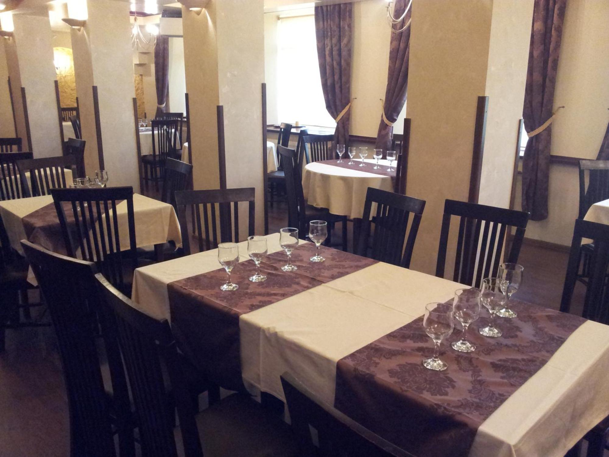 Hotel Intim Rădăuţi Buitenkant foto