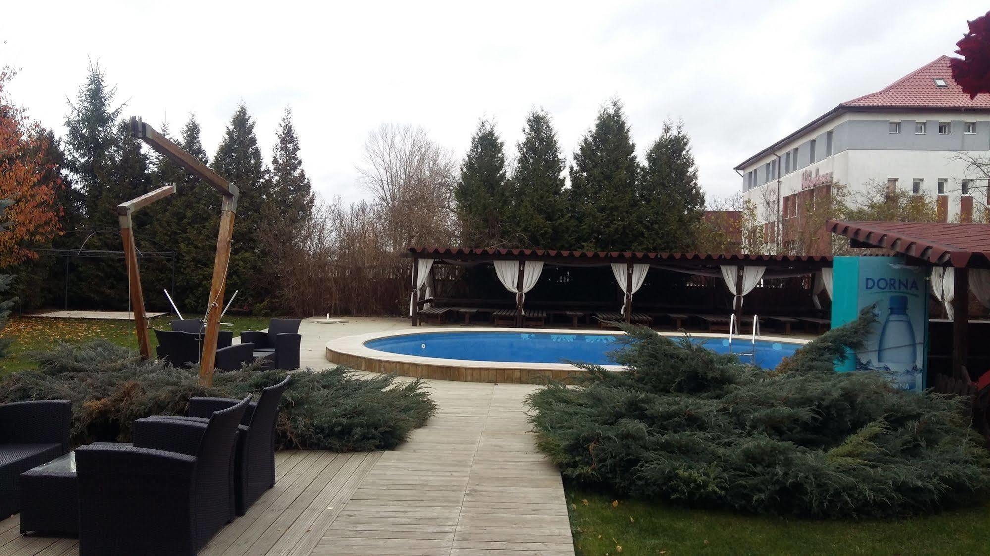 Hotel Intim Rădăuţi Buitenkant foto
